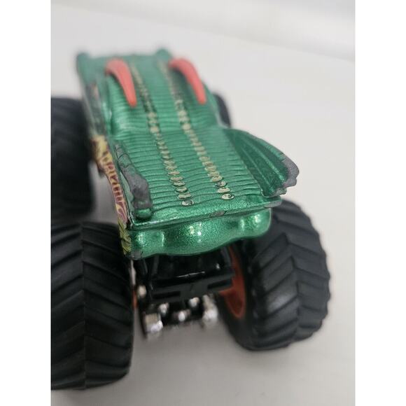 Hot Wheels Monster Jam Truck Green Dragon Toy Car 1:64 Scale - Picture 7 of 8